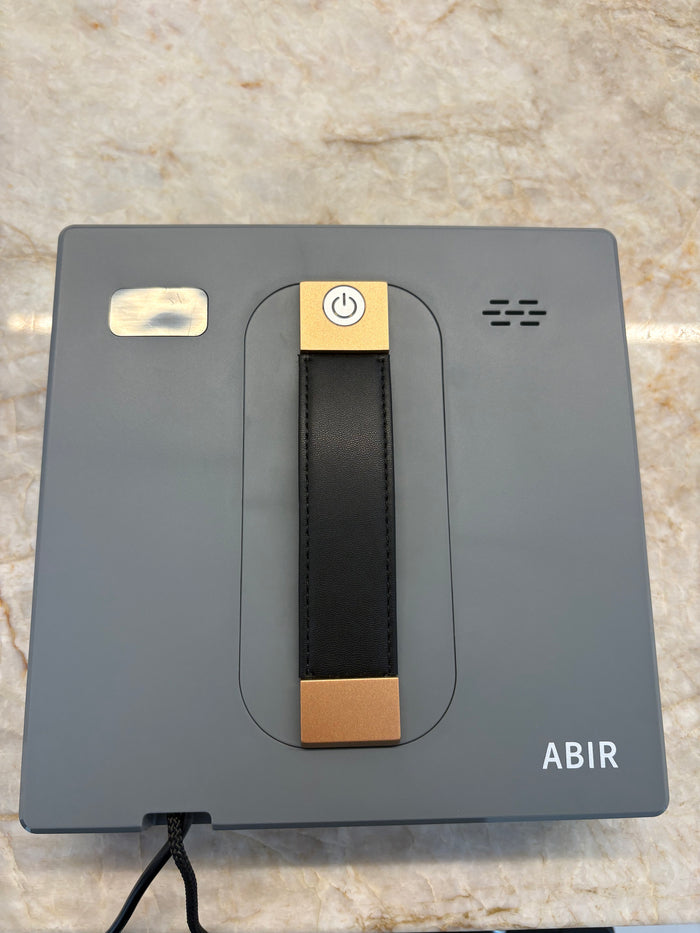 רובוט מרובע לניקוי חלונות